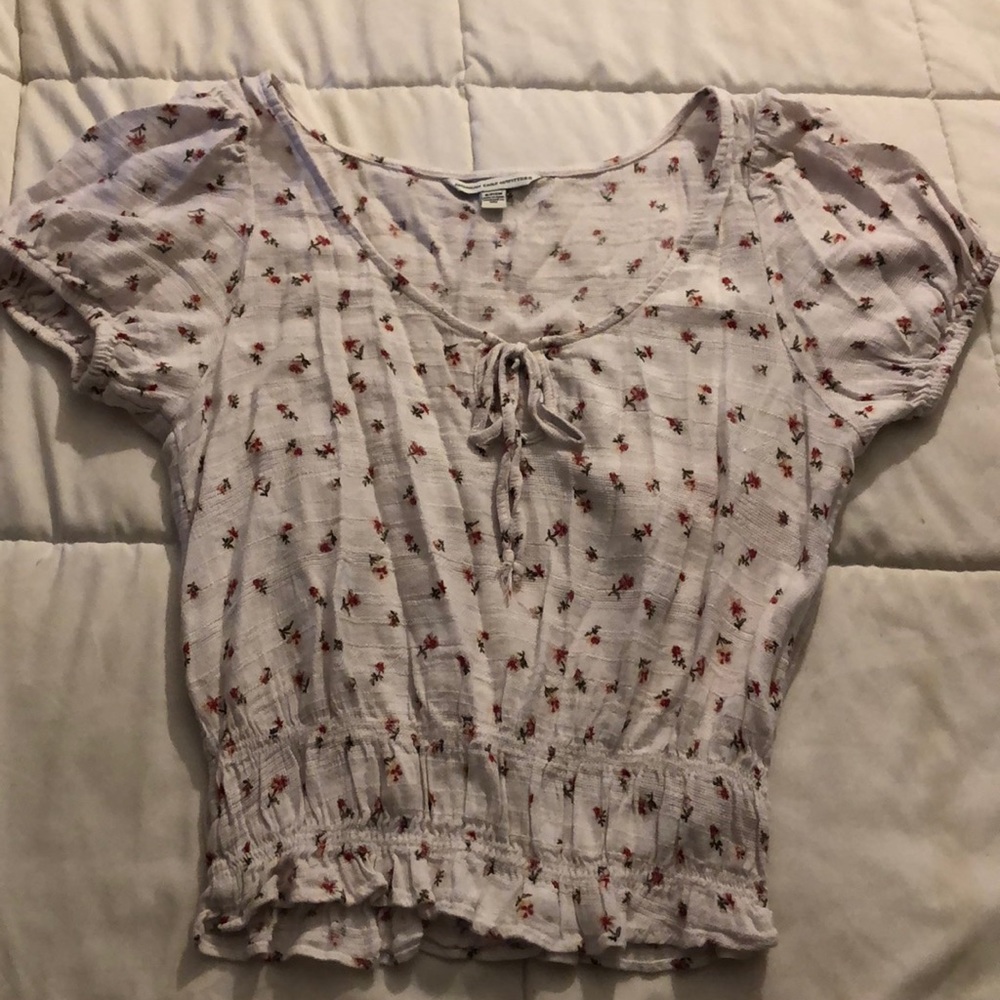 American eagle white flower t shirt